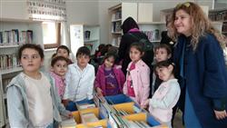 05.04.2017 tarihinde Malazgirt Anaokulu öğretmen ve öğrencileri için kütüphanemizde oryantasyon çalışması yapıldı (11).jpeg