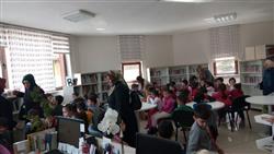 05.04.2017 tarihinde Malazgirt Anaokulu öğretmen ve öğrencileri için kütüphanemizde ikinci grup için oryantasyon çalışması yapıldı (9).jpeg