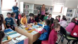 05.04.2017 tarihinde Malazgirt Anaokulu öğretmen ve öğrencileri için kütüphanemizde ikinci grup için oryantasyon çalışması yapıldı (4).jpeg