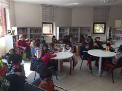 11.04.2017 tarihinde Pembe Başyazıcı Anaokulu öğretmen ve öğrencileri için kütüphanemizde ikinci grup için oryantasyon çalışması yapıldı (2).jpeg