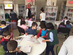 Şaban Fazlıoğlu Anaokulu öğrenci ve öğretmenleri kütüphanemizi ziyaret ederek kütüphane kullanımı hakkında bilgiler aldılar (1).jpg