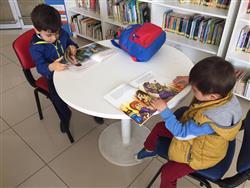 Şaban Fazlıoğlu Anaokulu öğrenci ve öğretmenleri kütüphanemizi ziyaret ederek kütüphane kullanımı hakkında bilgiler aldılar (9).jpg