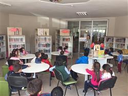 Şaban Fazlıoğlu Anaokulu öğrenci ve öğretmenleri kütüphanemizi ziyaret ederek kütüphane kullanımı hakkında bilgiler aldılar (3).jpg