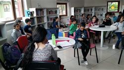 Mehmet Bukem Somtaş İlkokulu öğrencileri öğretmenleriyle kütüphanemizi ziyaret ederek kütüphane hakkında bilgi aldılar (1).jpg