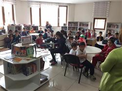 Avukat Ahmet Ulucan İlkokulu 3. sınıf öğrencileri öğretmenleri ve velileriyle kütüphanemize gelerek kütüphane kullanımı hakkında bilgi aldılar, üyemiz oldular (2).jpg