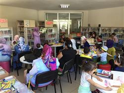 Bugün Kütüp-anne gönüllüsü Havva Irmak Hanım misafirimiz oldu. Düzenlediği Masal Saati vesilesiyle kütüphanemize ilk kez gelen çocuklar hoşça vakit geçirdiler. Anneleriy.jpg
