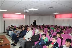 10.04.2018 tarihinde Mehmet Alçı İlkokulu öğretmen ve öğrencileri için kütüphanemizde oryantasyon çalışması yapılmıştır (6).JPG
