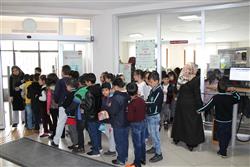 10.04.2018 tarihinde Mehmet Alçı İlkokulu öğretmen ve öğrencileri için kütüphanemizde oryantasyon çalışması yapılmıştır (3).JPG