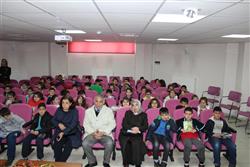 10.04.2018 tarihinde Mehmet Alçı İlkokulu öğretmen ve öğrencileri için kütüphanemizde oryantasyon çalışması yapılmıştır (7).JPG