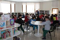 11.04.2018 tarihinde saat 13.30 ‘da Pembe Başyazıcıoğlu Anaokulu öğretmen ve öğrencileri için kütüphanemizde oryantasyon çalışması yapılmıştır.  (3).JPG