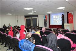 11.04.2018 tarihinde saat 13.30 ‘da Pembe Başyazıcıoğlu Anaokulu öğretmen ve öğrencileri için kütüphanemizde oryantasyon çalışması yapılmıştır.  (7).JPG
