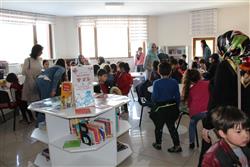 11.04.2018 tarihinde saat 15.00 ‘da Pembe Başyazıcıoğlu Anaokulu öğretmen ve öğrencileri için kütüphanemizde oryantasyon çalışması yapılmıştır.  (1).JPG