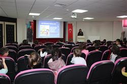 11.04.2018 tarihinde saat 15.00 ‘da Pembe Başyazıcıoğlu Anaokulu öğretmen ve öğrencileri için kütüphanemizde oryantasyon çalışması yapılmıştır.  (4).JPG
