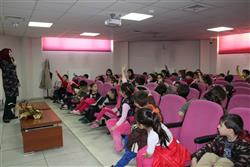 11.04.2018 tarihinde saat 15.00 ‘da Pembe Başyazıcıoğlu Anaokulu öğretmen ve öğrencileri için kütüphanemizde oryantasyon çalışması yapılmıştır.  (7).JPG