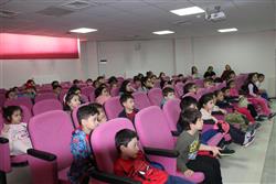 11.04.2018 tarihinde saat 15.00 ‘da Pembe Başyazıcıoğlu Anaokulu öğretmen ve öğrencileri için kütüphanemizde oryantasyon çalışması yapılmıştır.  (6).JPG