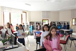 17.04.2018 tarihinde Mehmet Alçı İlkokulu öğretmen ve öğrencileri için kütüphanemizde oryantasyon çalışması yapılmıştır (1.11).JPG