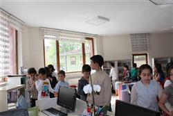 17.04.2018 tarihinde Mehmet Alçı İlkokulu öğretmen ve öğrencileri için kütüphanemizde oryantasyon çalışması yapılmıştır (1.10).JPG