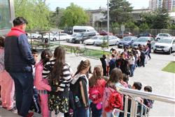 17.04.2018 tarihinde Mehmet Alçı İlkokulu öğretmen ve öğrencileri için kütüphanemizde oryantasyon çalışması yapılmıştır (1.13).JPG