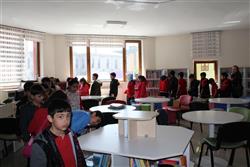 18.04.2018 tarihinde saat 10.30’da  Arif Eminoğlu İlkokulu öğretmen ve öğrencileri için kütüphanemizde oryantasyon çalışması yapılmıştır (7).JPG