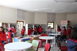 18.04.2018 tarihinde saat 10.30’da  Arif Eminoğlu İlkokulu öğretmen ve öğrencileri için kütüphanemizde oryantasyon çalışması yapılmıştır (4).JPG