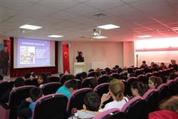 09.05.2018 tarihinde saat 09.45’te Mustafa Yazar İlkokulu öğretmen ve öğrencileri için kütüphanemizde oryantasyon çalışması yapılmıştır (6).JPG