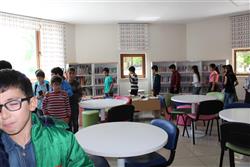 09.05.2018 tarihinde saat 11.15’te Şeker İlkokulu öğretmen ve öğrencileri için kütüphanemizde oryantasyon çalışması yapılmıştır (7).JPG