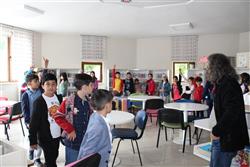 10.05.2018 tarihinde Mustafa Yazar İlkokulu öğretmen ve öğrencileri için kütüphanemizde oryantasyon çalışması yapılmıştır (10).JPG