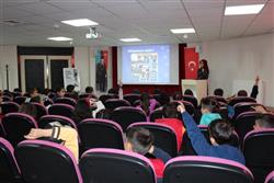 10.05.2018 tarihinde Mustafa Yazar İlkokulu öğretmen ve öğrencileri için kütüphanemizde oryantasyon çalışması yapılmıştır (4).JPG