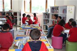 18.05.2018 tarihinde saat 10.30 ‘da Mustafa Özdal İlkokulu öğretmen ve öğrencileri için kütüphanemizde oryantasyon çalışması yapılmıştır (4).JPG
