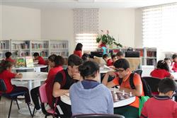 18.05.2018 tarihinde saat 10.30 ‘da Mustafa Özdal İlkokulu öğretmen ve öğrencileri için kütüphanemizde oryantasyon çalışması yapılmıştır (3).JPG