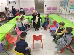 22.10.2019 tarihinde Güler Teyze ile Masal Saati etkinliğimiz gerçekleştirilmiştir. Güler Teyze ve çocuklar birlikte masallar okuyup oyunlar oynadılar, eğlendiler (1).jpeg
