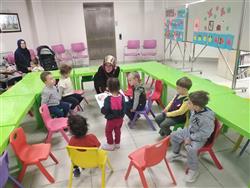 22.10.2019 tarihinde Güler Teyze ile Masal Saati etkinliğimiz gerçekleştirilmiştir. Güler Teyze ve çocuklar birlikte masallar okuyup oyunlar oynadılar, eğlendiler (4).jpeg