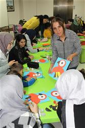 5.11.2019 tarihinde Sanat Atölysi etkinliğimiz gerçekleştirilmiştir. Sanat atölyesinde bugün çocuklarla beraber papağan yapımı etkinliği gerçekleştirildi (6).JPG